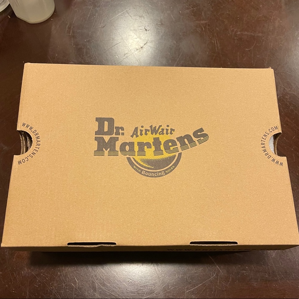NEVER WORN NEW Doc Martens - Picture 6 of 7